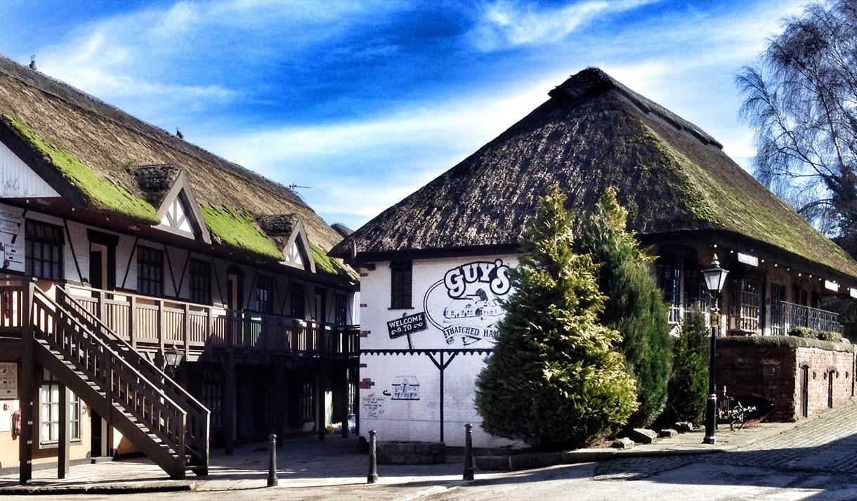 Guy’s Canalside Lodge at Guy’s Thatched Hamlet - Bed & Breakfast in